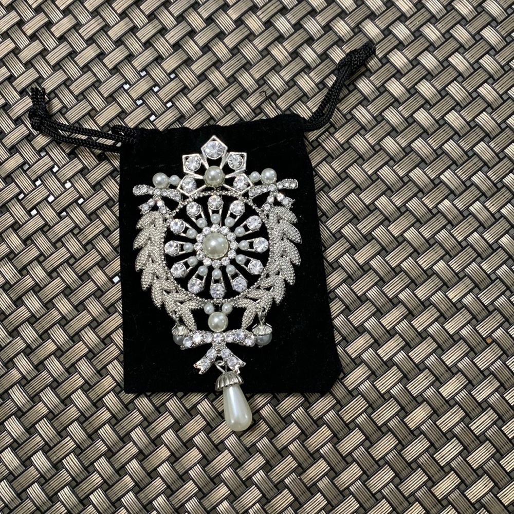 Brooch/pin
